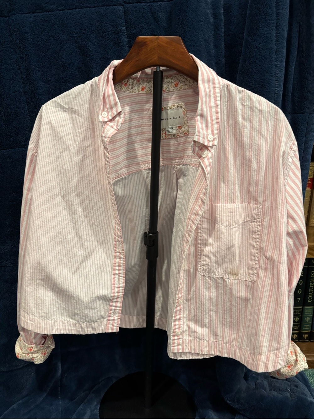 American Eagle Women’s Pink Mixed Print Cropped Button Down Shirt Small